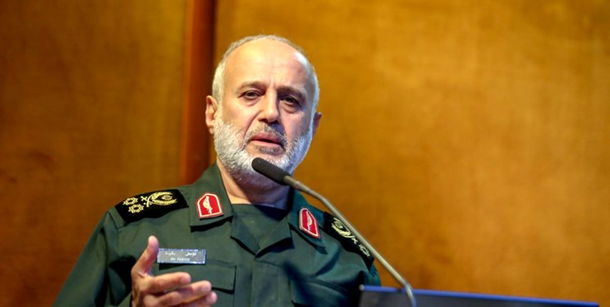 دشمنان از آزمودن قدرت اراده و قدرت ارتش و سپاه ما پرهیز کنند
