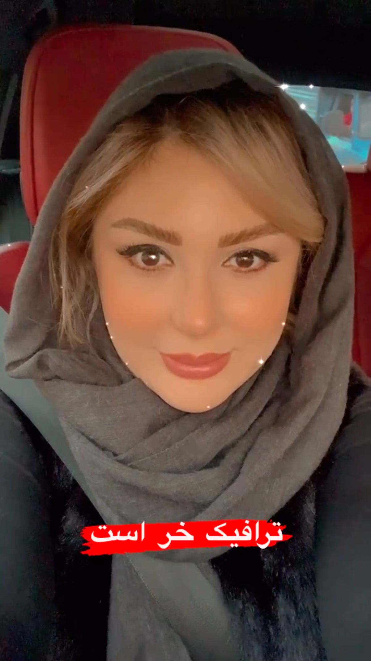 نیوشا ضیغمی در ماشین لاکچری قرمز رنگش + عکس