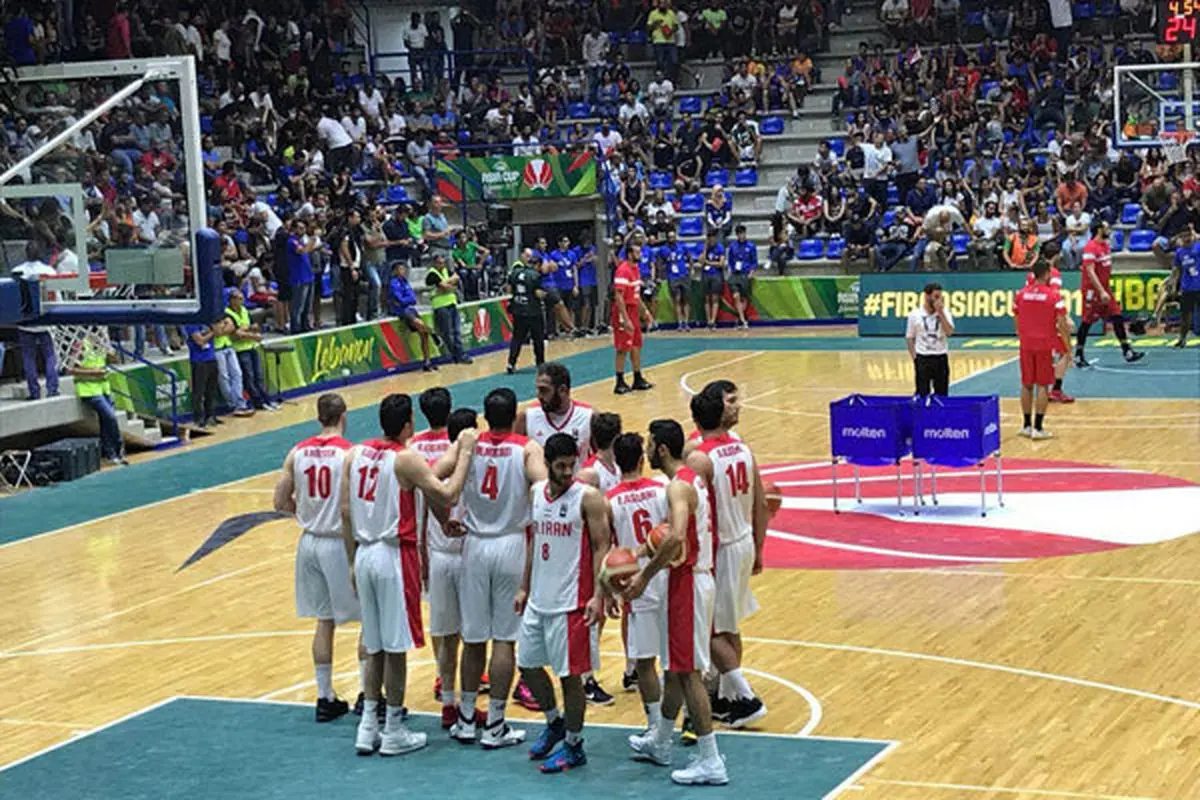 حضور سفیر ایران در سالن محل برگزاری دیدار ایران و کره جنوبی