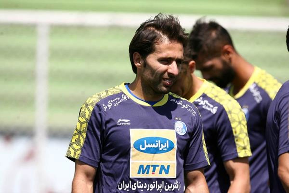 این مهاجم در استقلال ماند تا تمرین کند و پولش را بگیرد!