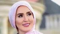 زهره فکور صبور به همراه مادرش
