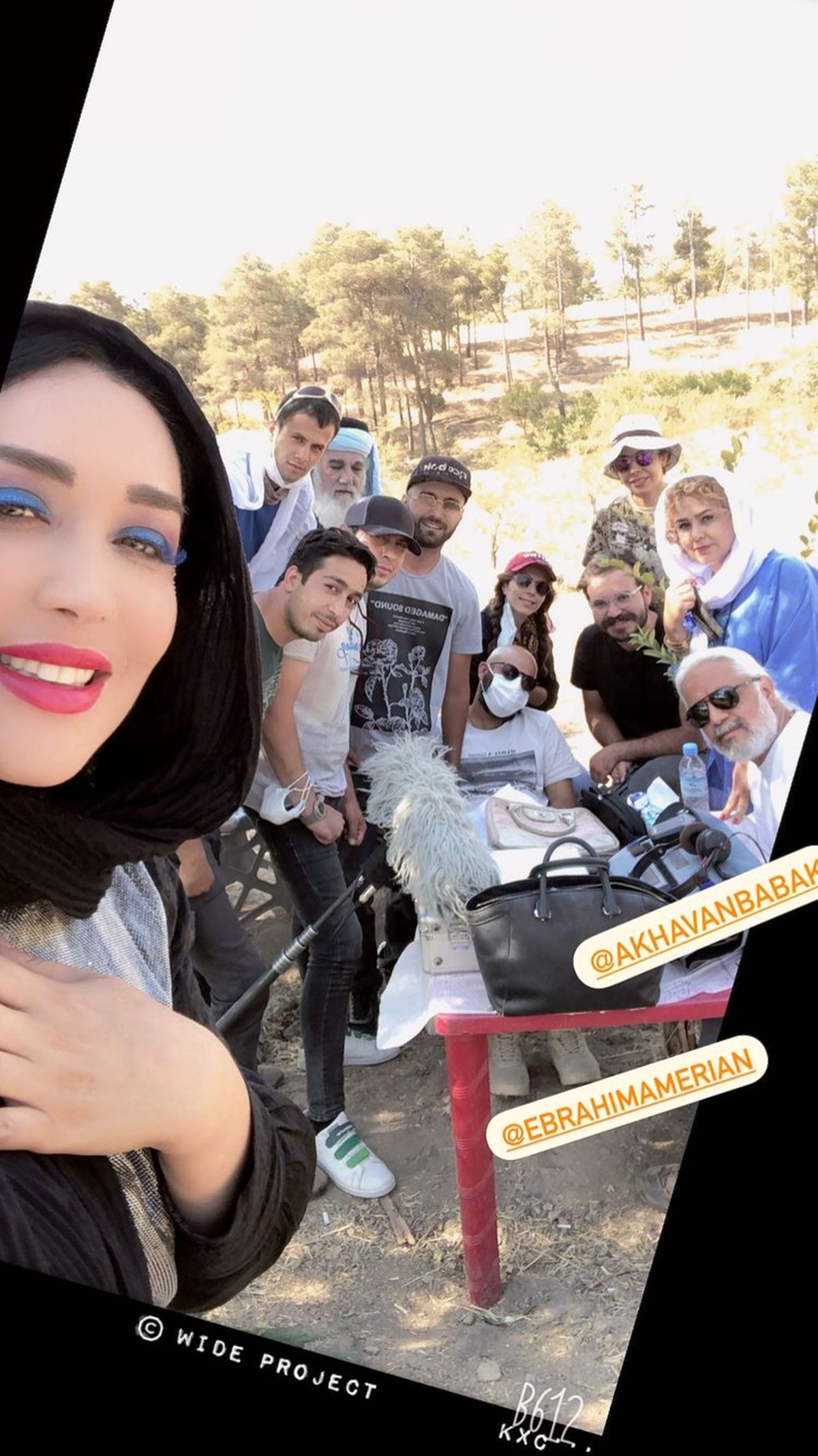 سارا منجزی پور در جمع همکارانش + عکس