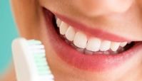 از بین بردن زردی دندان با 12 روش خانگی فوری