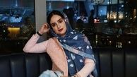 خانم بازیگر جوان‌ در یک رستوران + عکس