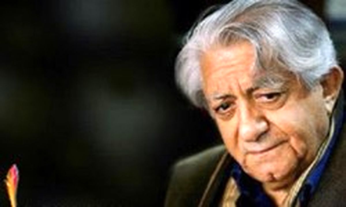 پیکر عزت الله انتظامی از مقابل تالار وحدت تشییع می شود