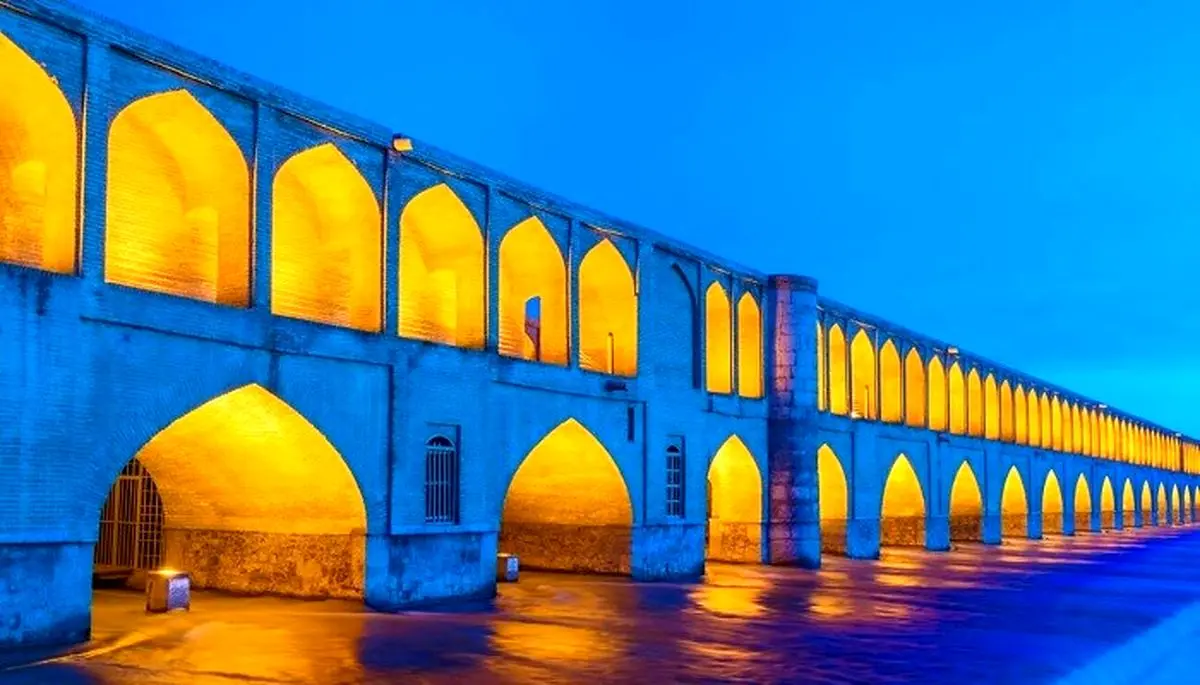 پل خواجو اصفهان چه ویژگی‌های معماری دارد و کجاست؟