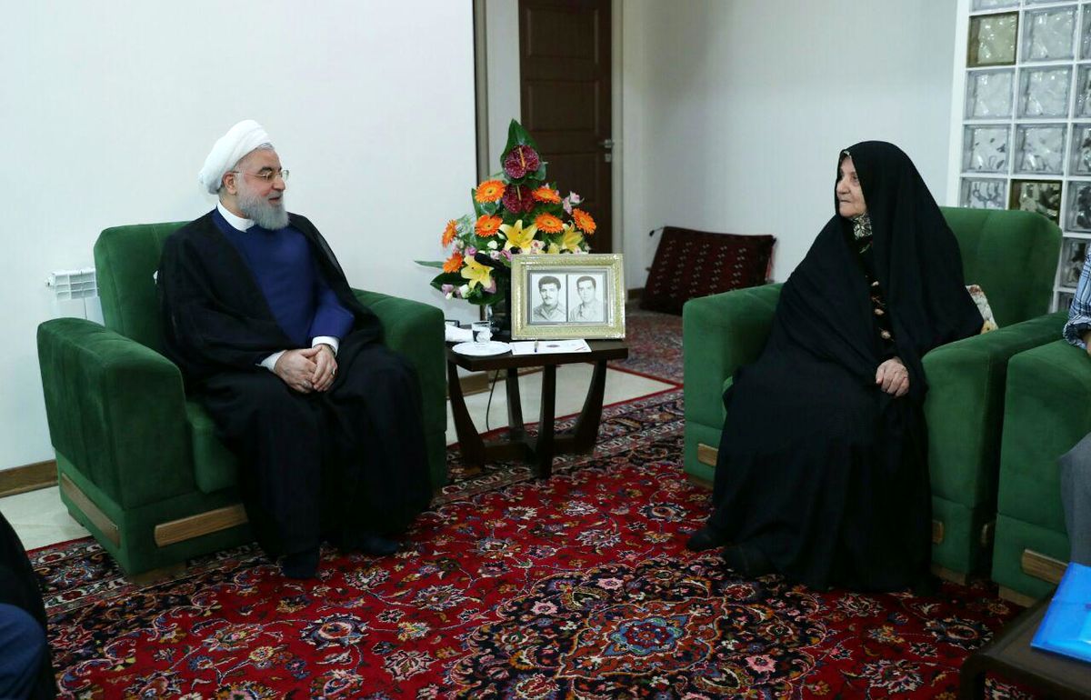 دولت و مسئولان با جدیت در مسیر حل مشکلات و بهبود زندگی مردم تلاش می‌کنند