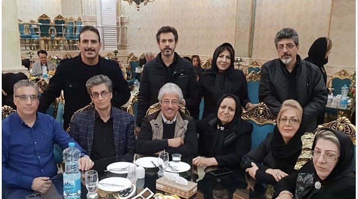علیرضا خمسه به همراه خواهرها و‌برادرانش در یک مراسم + عکس