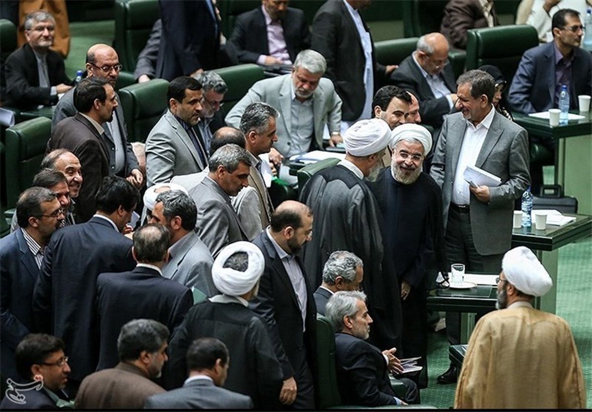 اختلاف دولت و مجلس درباره افزایش حقوق کارمندان 