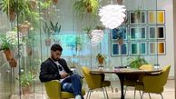 علیرضا جهانبخش با موبایلش