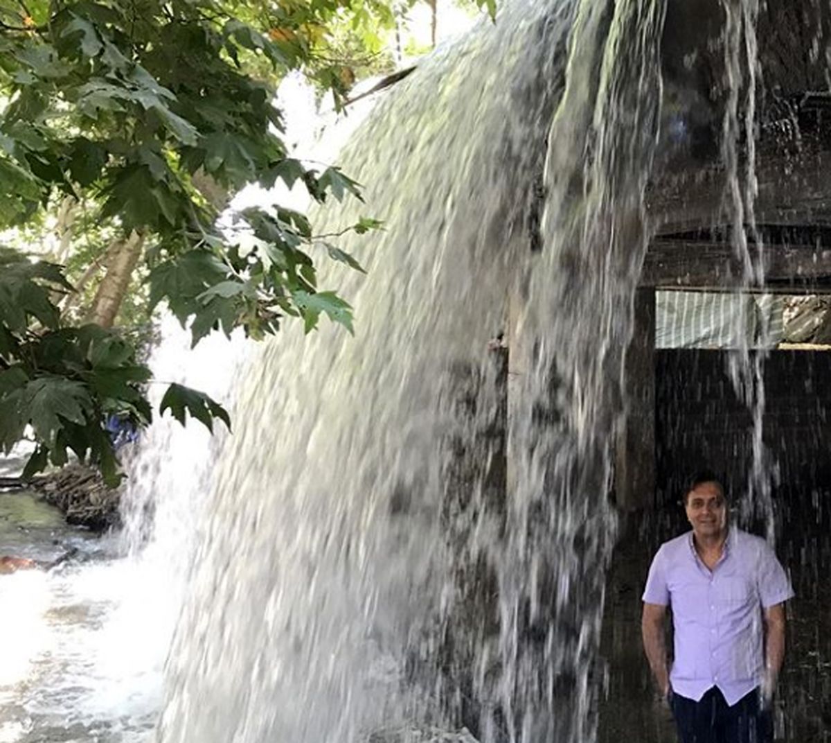 مجید اخشابی و آبشار غول پیکر+عکس