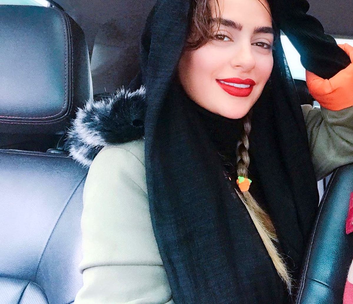 ماشین سواری سمانه پاکدل +عکس