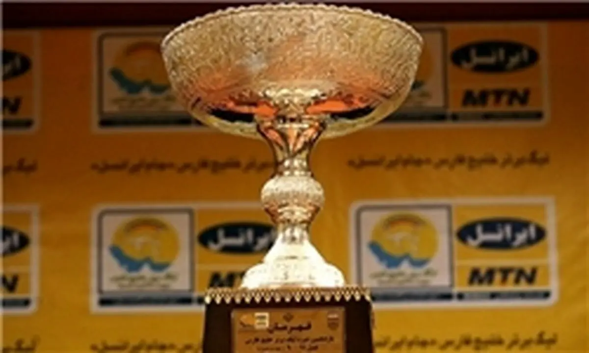 جام توسط وزیر ورزش به سرپرست پرسپولیس اهدا شد