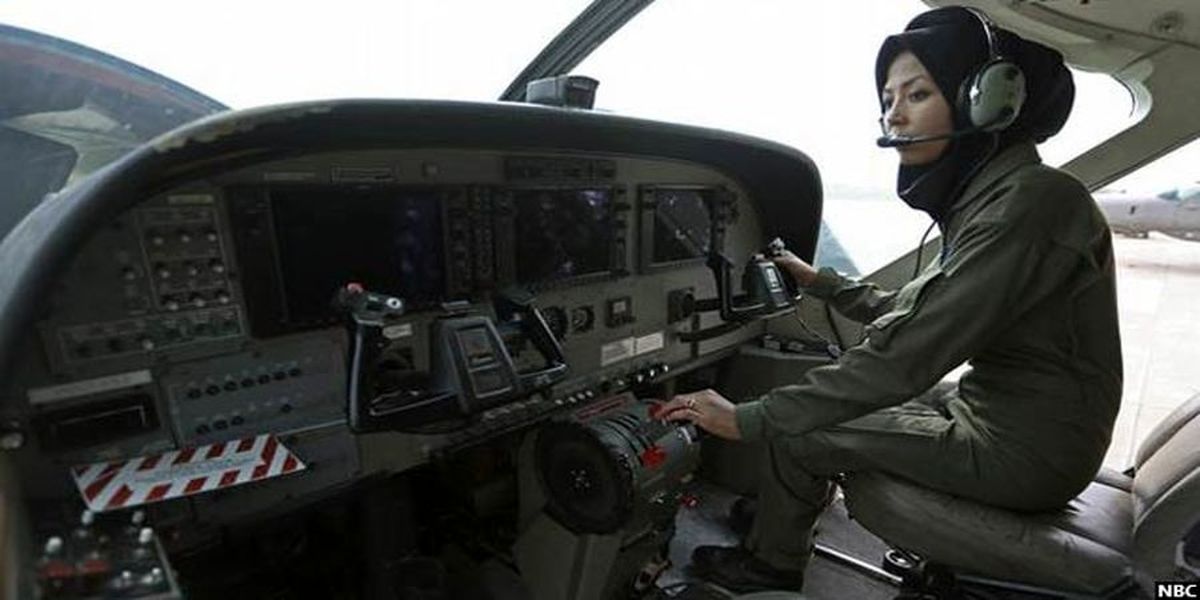 خلبان زن سنگسار شد 