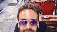 کاوه سماک باشی در کافه ای خیابانی + عکس