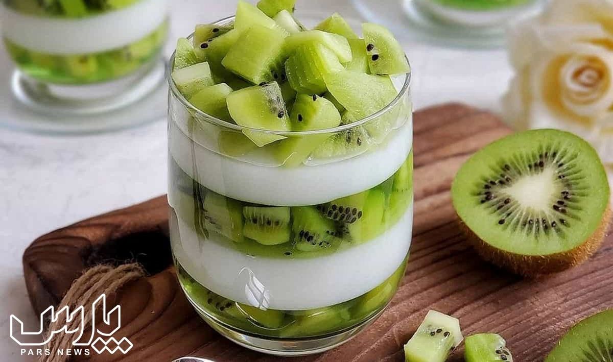 طرز تهیه دسر کیوی خوشمزه و مخصوص به صورت دو رنگ