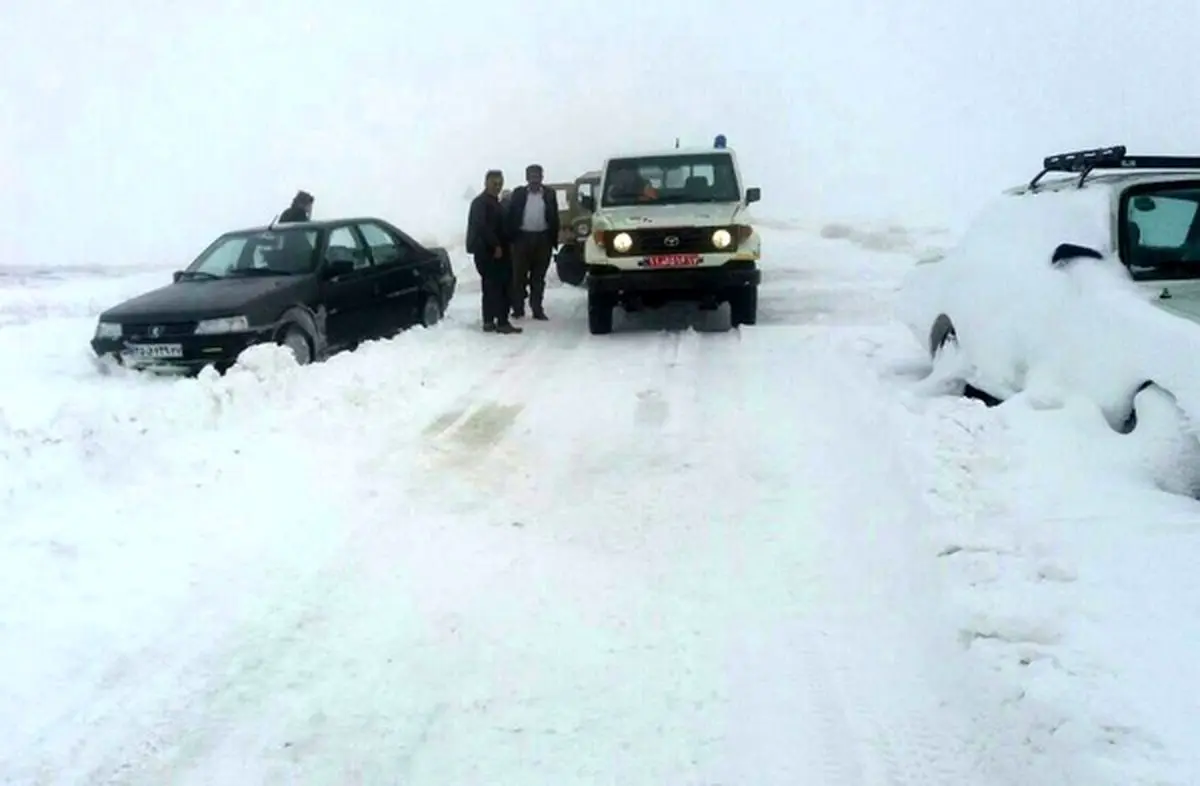 نجات 250 مسافر گرفتار در برف و کولاک در کردستان