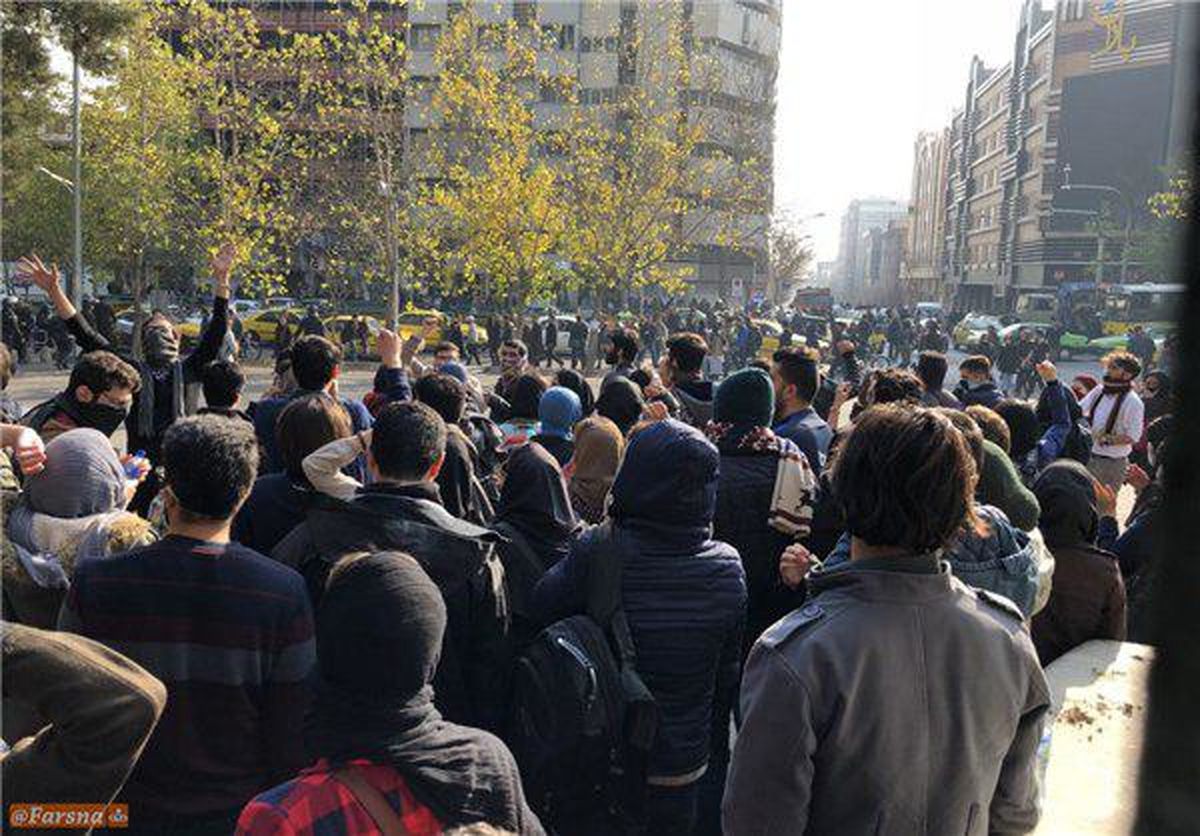 گزارشی از برخی ناآرامی‌ها در خیابان‌ انقلاب تهران