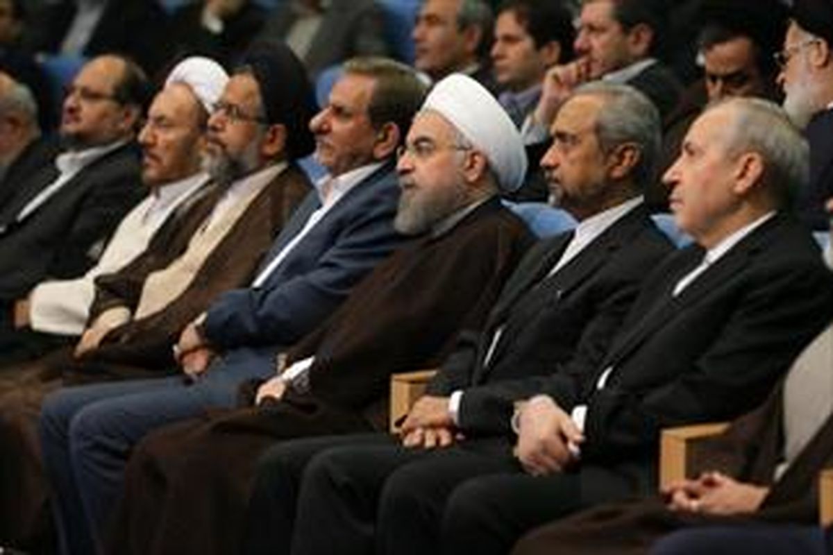 نمره اقتصاد در کارنامه دولت صفر است/ دولت تدبیر راهبردی برای رونق اقتصادی نداشته است