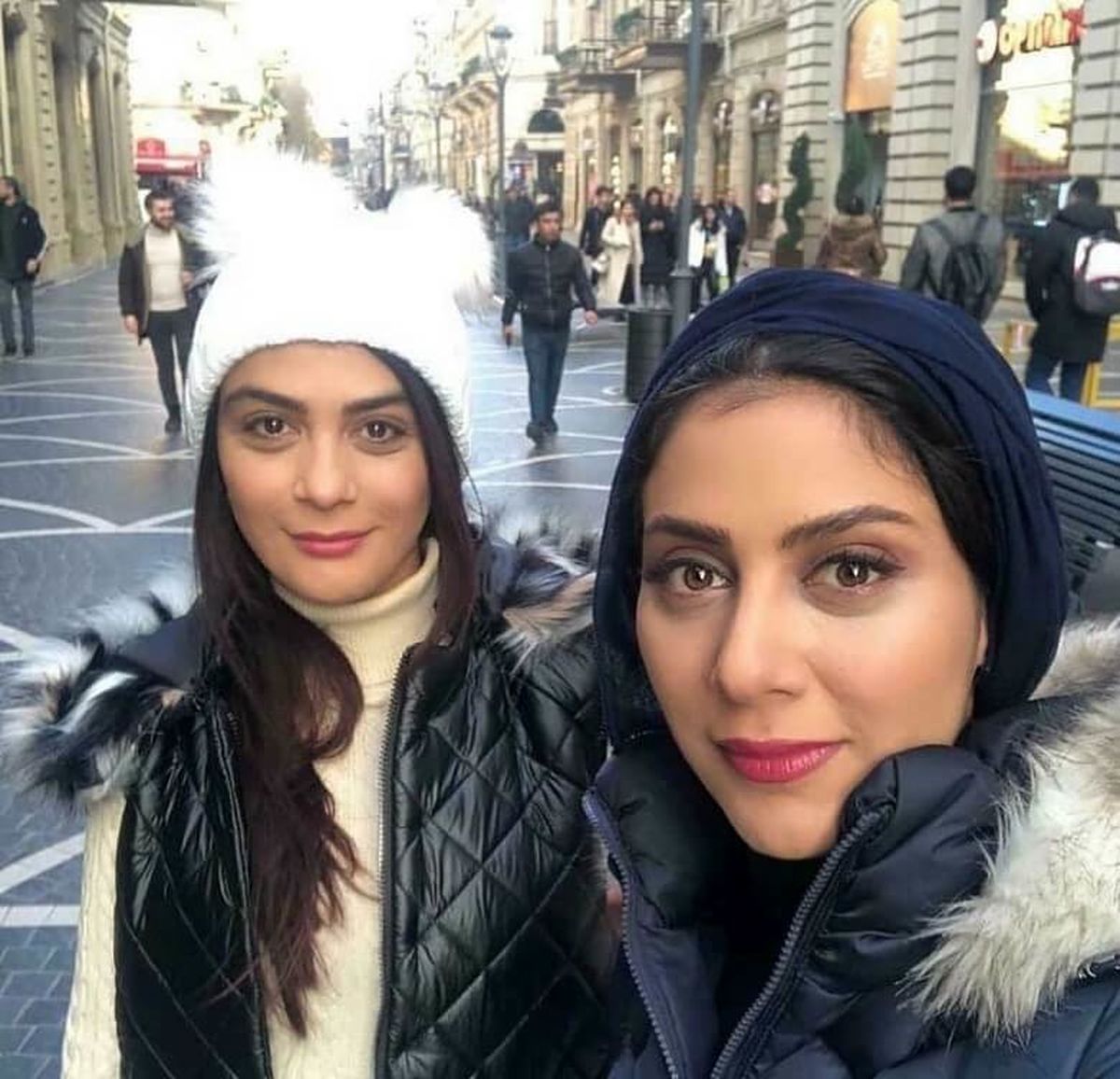 گشت و گذار مونا و مارال فرجاد در اروپا 