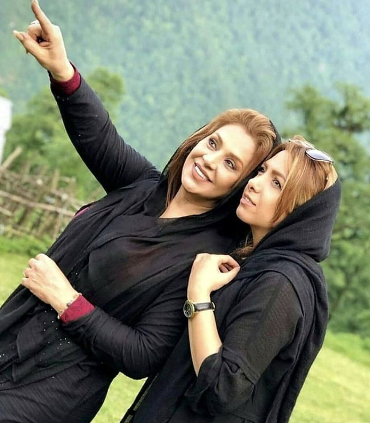 نسرین مقانلو و خواهرش + عکس
