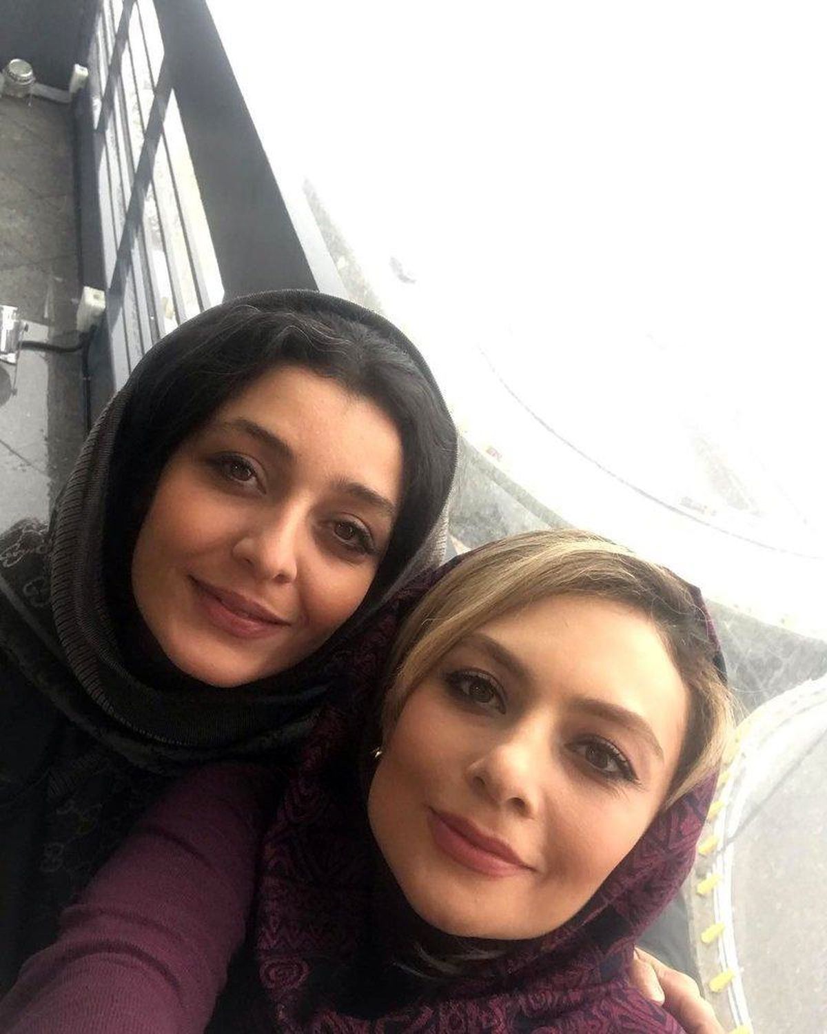 سلفی یکتا ناصر و ساره بیات در روز برفی تهران