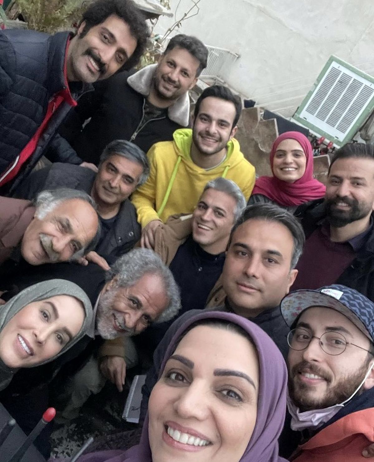 سلفی الهام پاوه نژاد با همکارانش + عکس