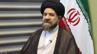 یک عضو مجلس خبرگان خواستار پخش اذان در بوستان ها و میادین شهر شد