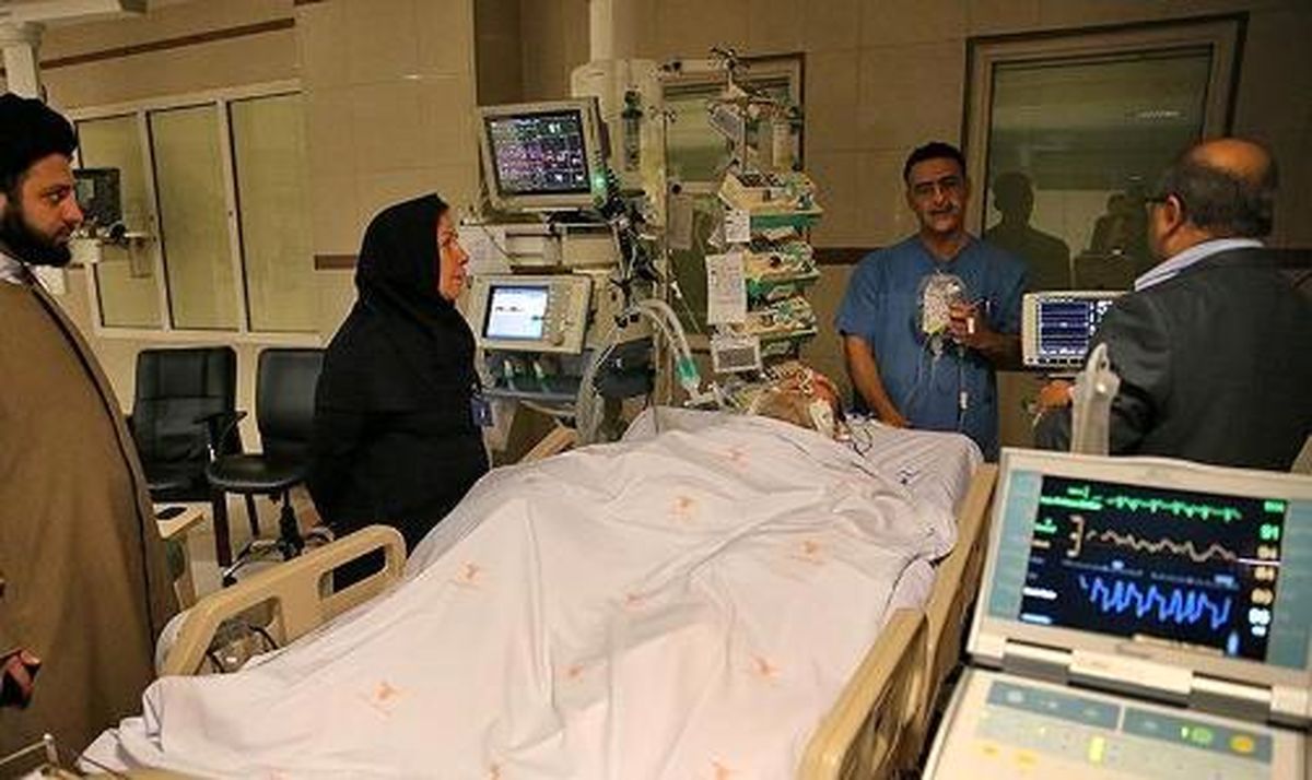 علامه مصباح يزدي به عيادت آيت الله مهدوي كني رفت/ عيادتي همراه با گريه و تضرع