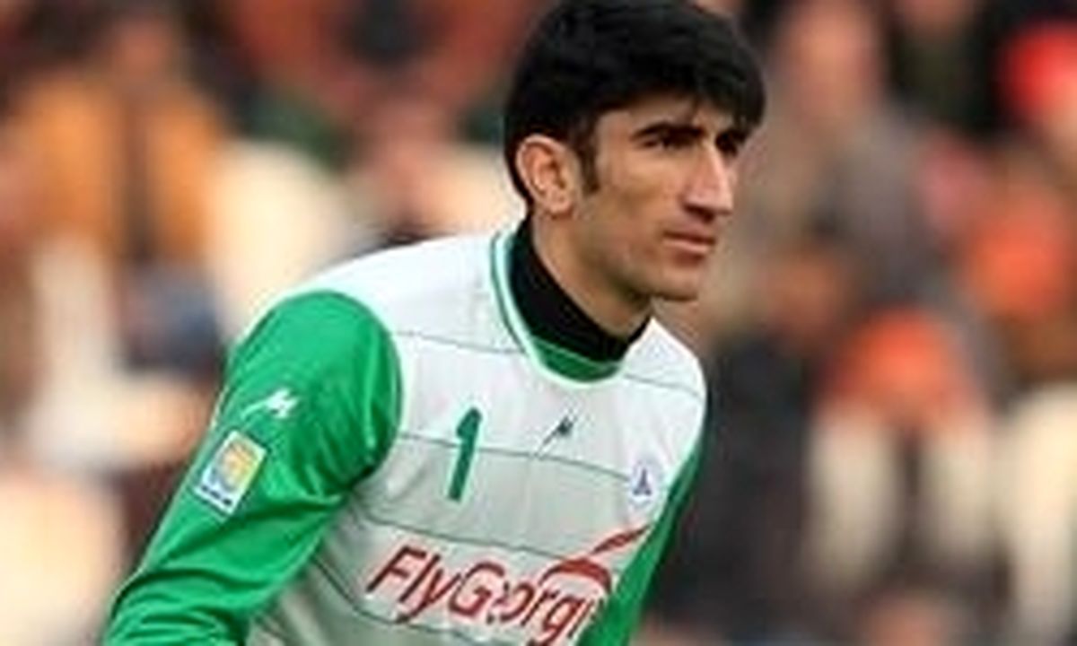 خنده معنادار دروازه‌بان سابق نفت به رقابت با سوشا مکانی