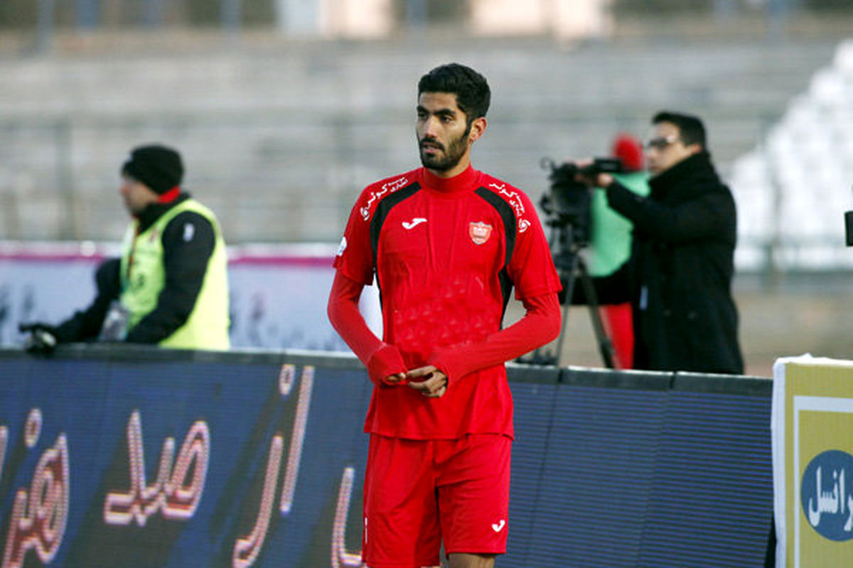 مدافع پرسپولیس به بیمارستان منتقل شد