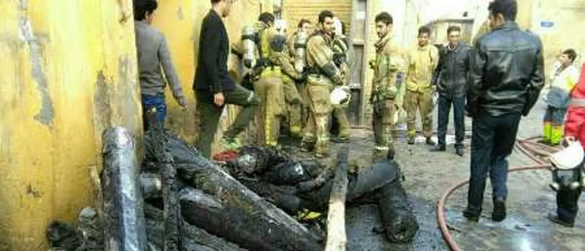 آتش سوزی در انبار کیف و پارچه در تهران !