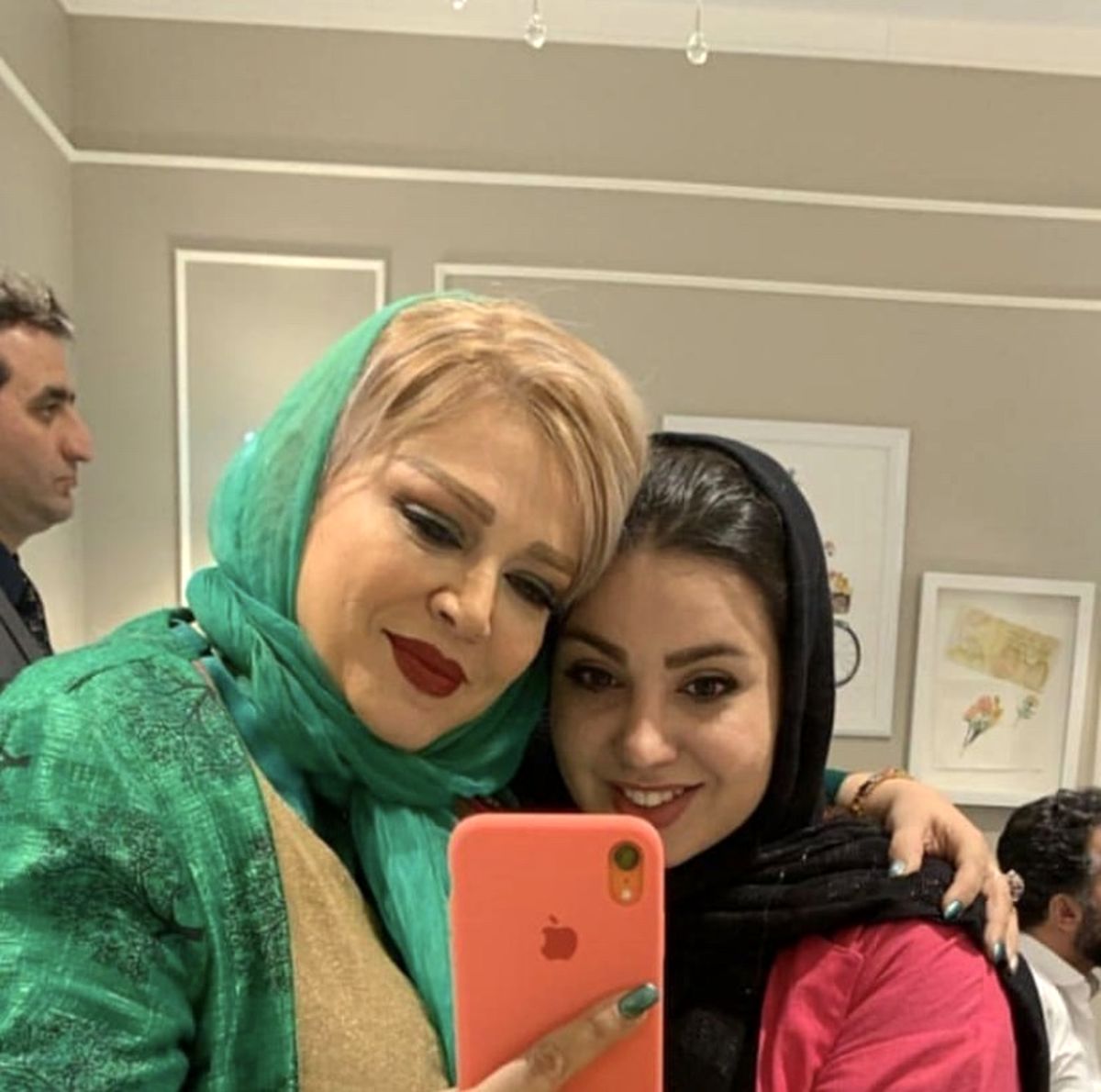 بهاره رهنما و‌دوستش در یک‌گالری + عکس