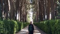 فدم زدن خانم بازیگر در جاده ای زیبا + عکس