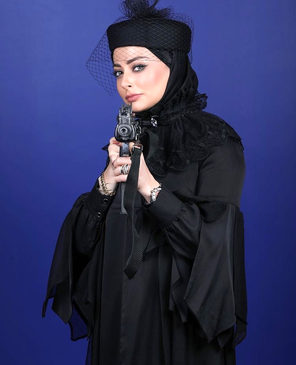 اسلحه خطرناک نفیسه روشن + عکس