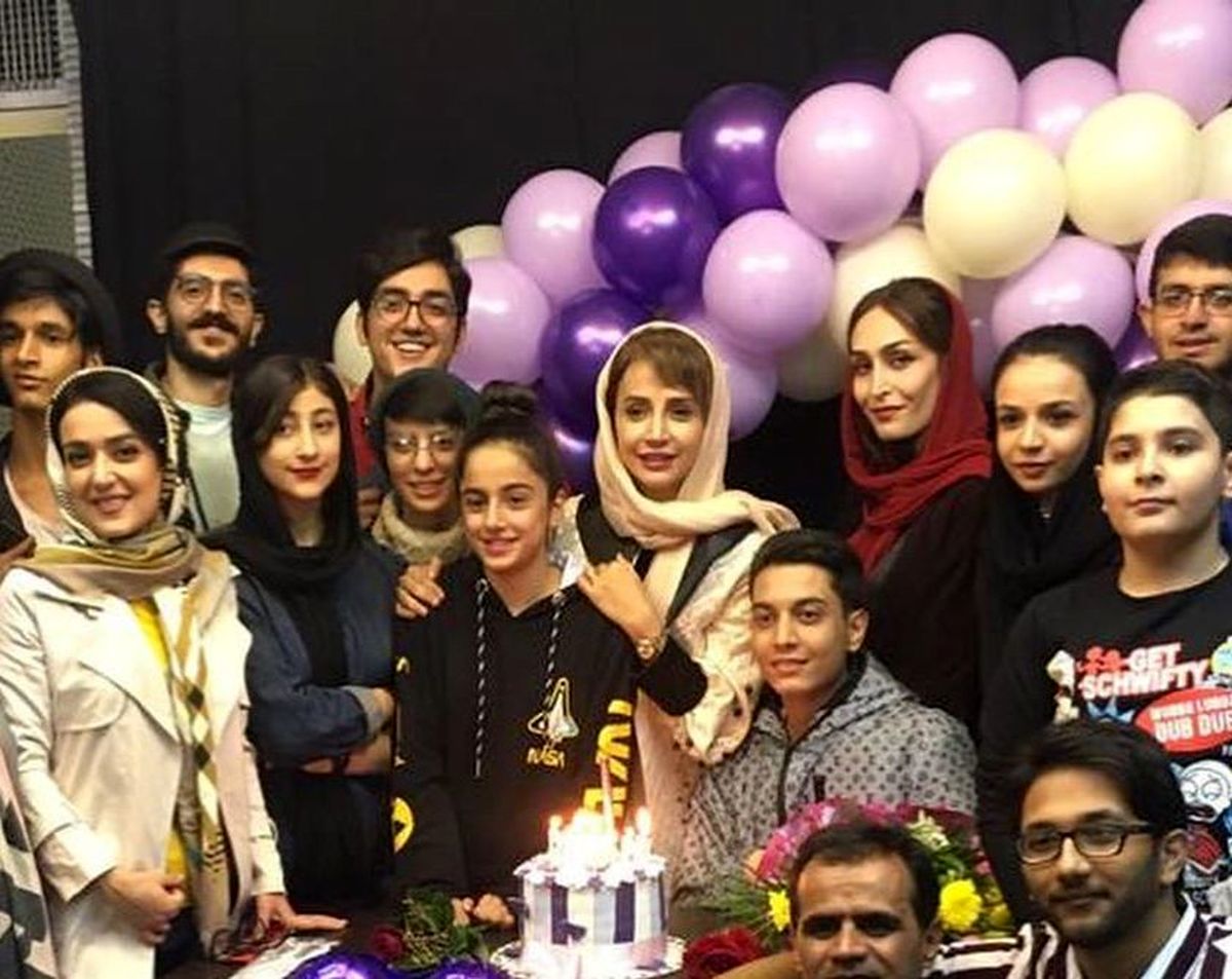 مراسم تولد شبنم قلی خانی در میان هنرجویانش