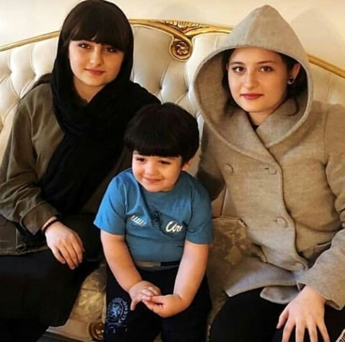 عکس سارا و نیکا پایتخت با برادر بانمکشون