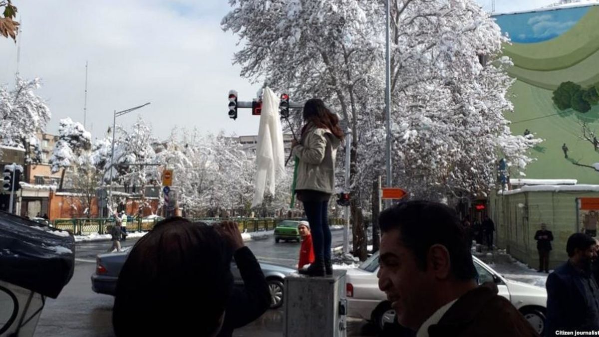 دختران خیابان انقلاب؛ دوقطبی‌های ساختگی سیاسی- اجتماعی
