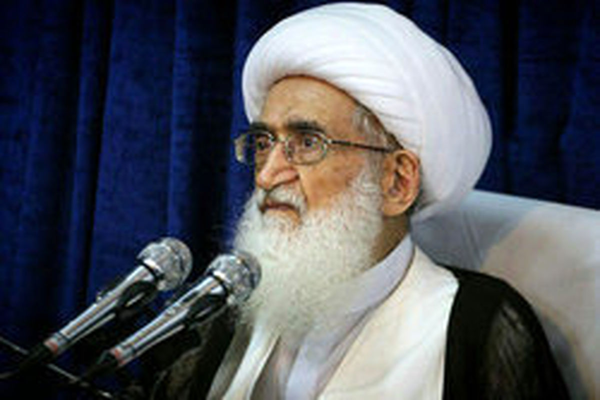 آیت الله نوری همدانی: برخی مسئولان نگاه غربی دارند