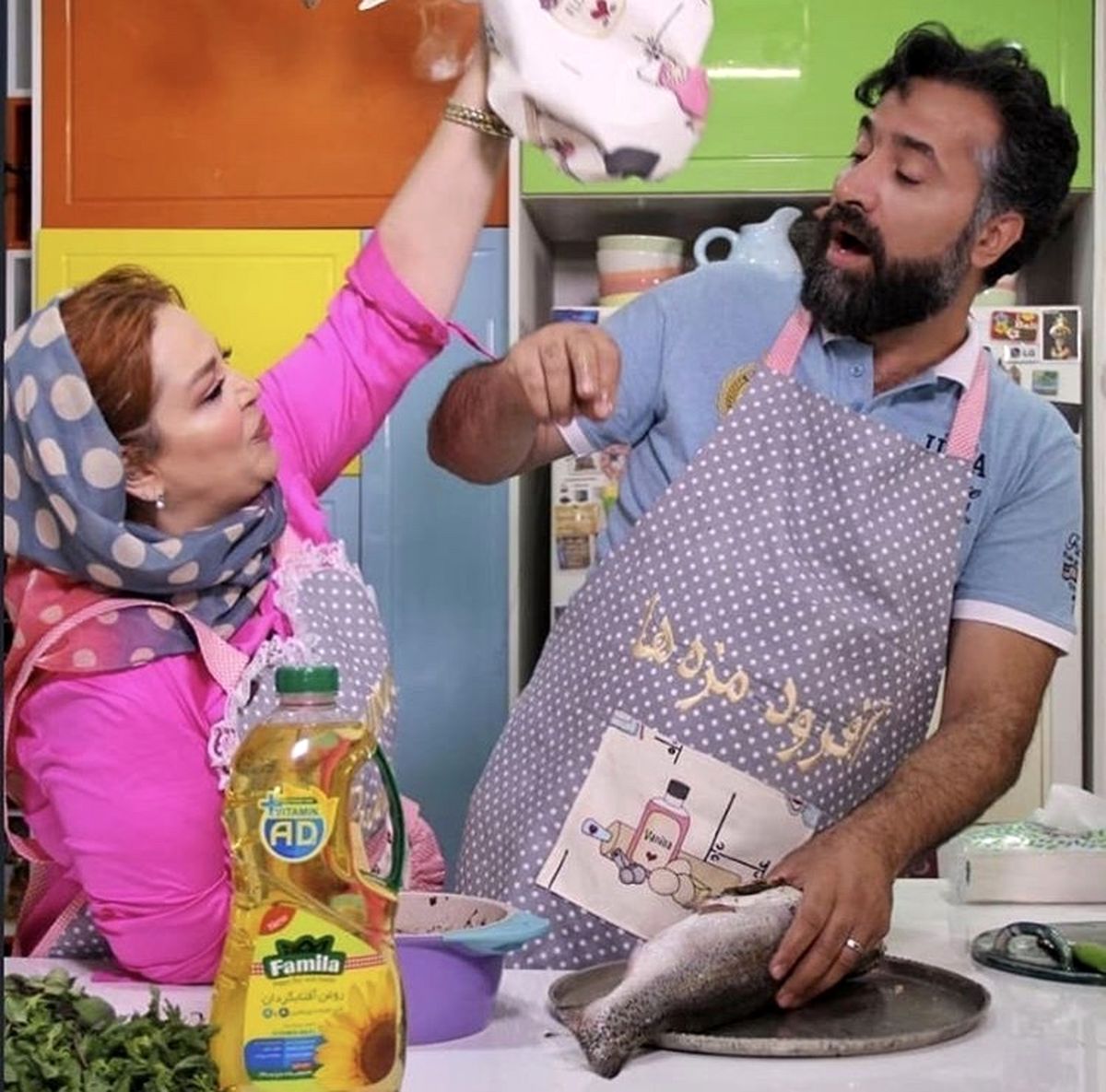 شیطنت های بهاره رهنما و‌همسرش در هنگام آشپزی + عکس