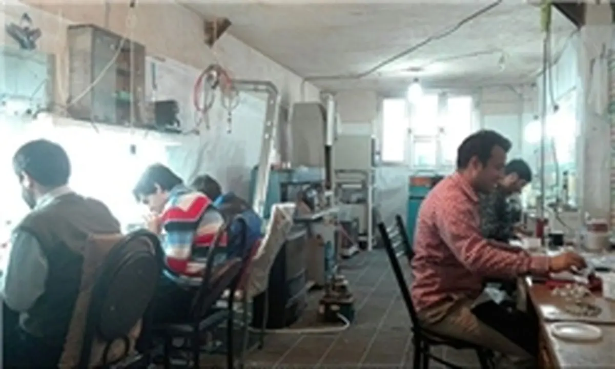 جوانانی که با سنگ تراشی در پارکینگ خانه درآمد میلیونی کسب کردند