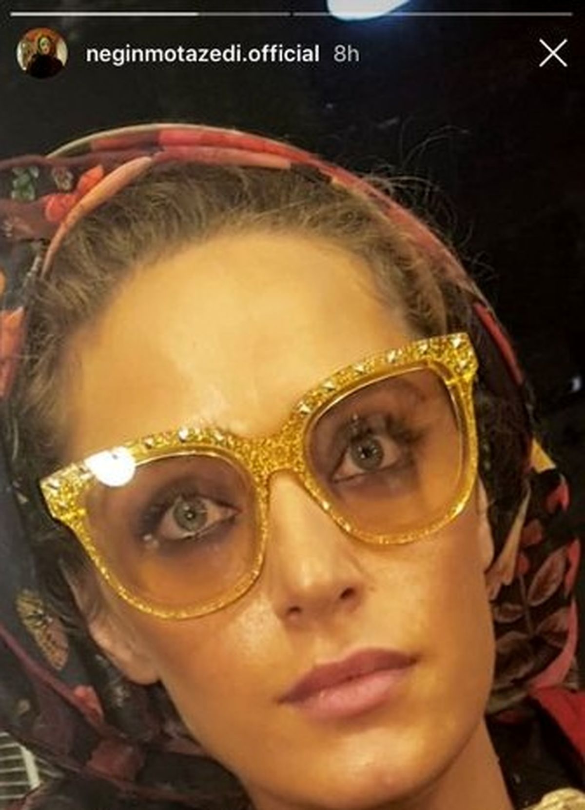 نگین معتضدی با عینک طلایی خاصش