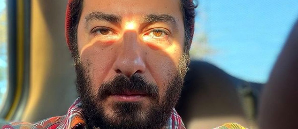 سلفی نوید محمدزاده داخل ماشین با تیپ جدیدش + عکس