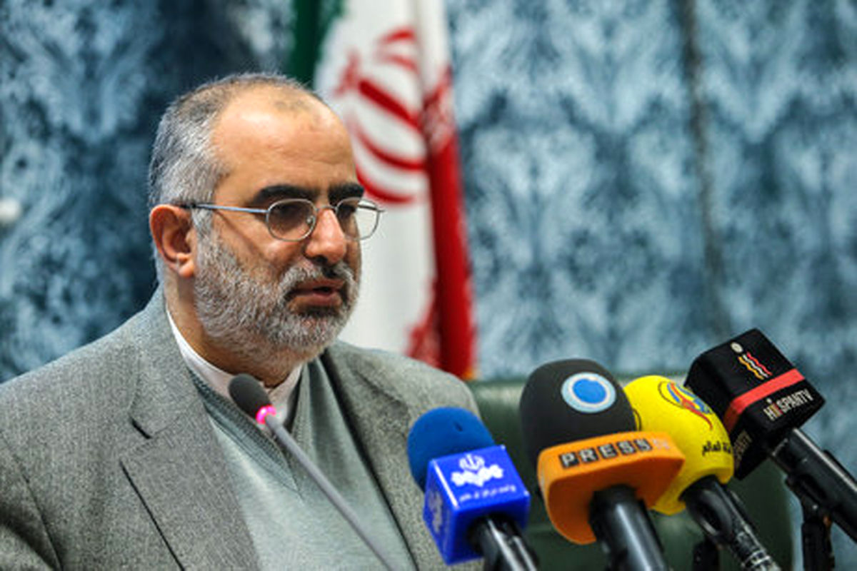 حسام‌الدین آشنا ابقا شد