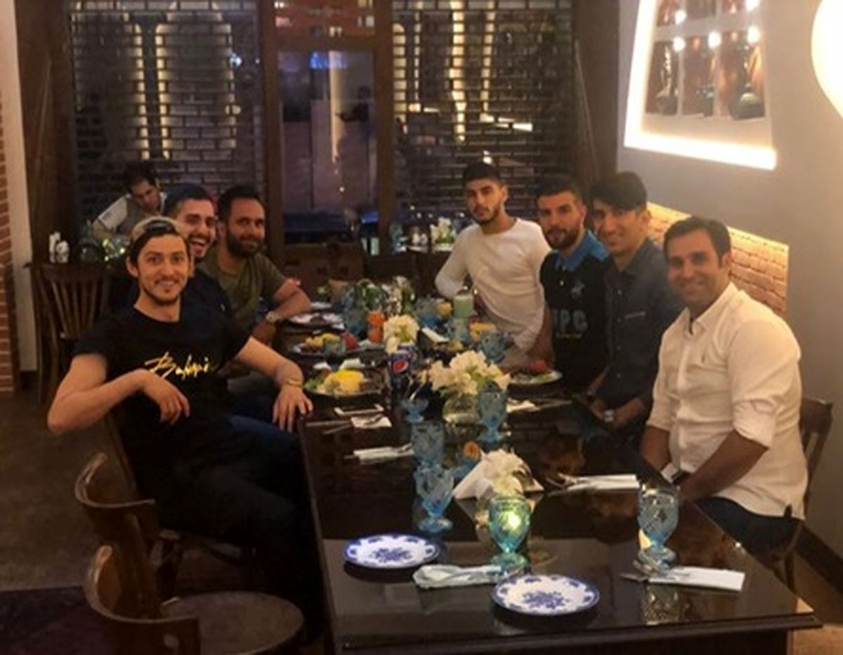 افطاری سردار آزمون با دوستانش