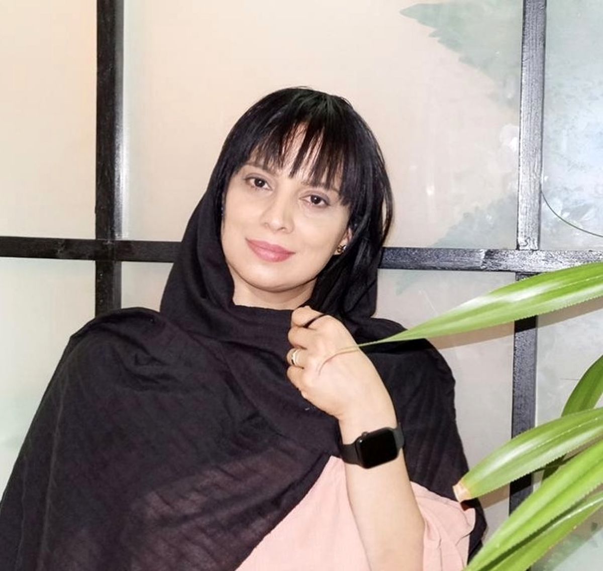 ظاهر ساده و‌ جدید روشنک عجمیان + عکس
