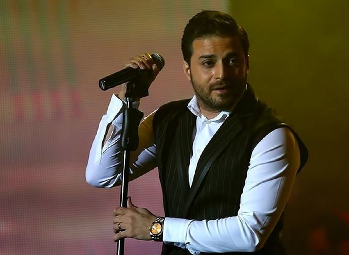 لباس عجیب «بابک جهانبخش» در کنسرتش