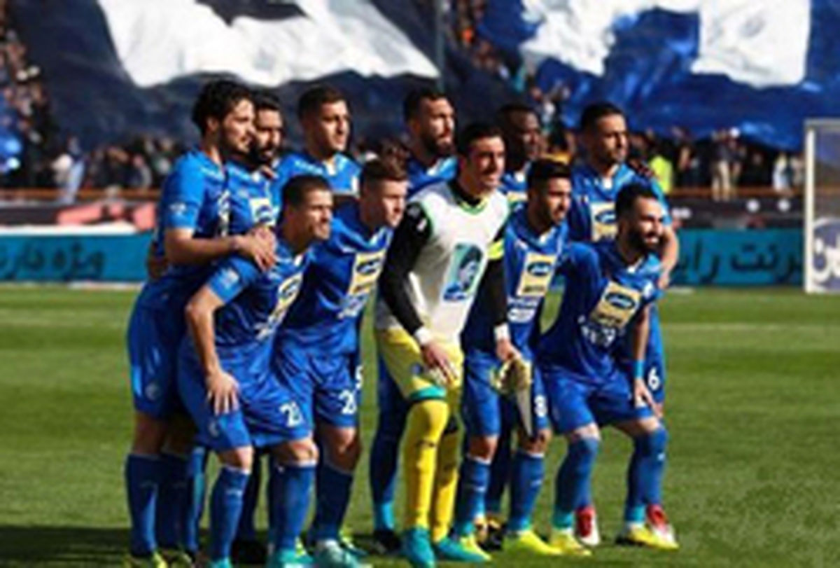 مهاجم استقلال زیر تیغ مى رود