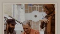 ترانه علیدوستی به همراه پدرش و رضا عطاران در پشت صحنه فیلم سینمایی «استراحت مطلق»