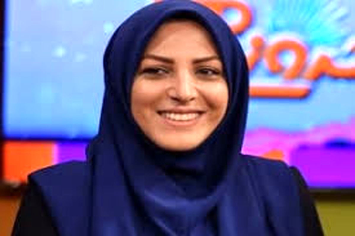 وقتی المیرا شریفی مقدم روسری اش را با کیف و رومیزی ست می کند!